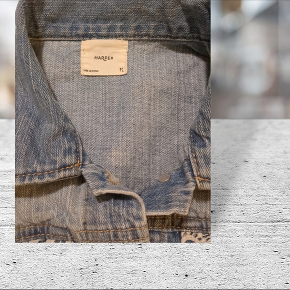 Harper distressed with lace overlay on light wash denim jacket size M - Picture 7 of 14